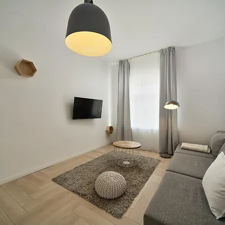 Siebzehn80 3* カロリーネンジール