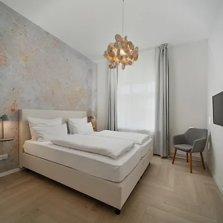 Siebzehn80 3* カロリーネンジール