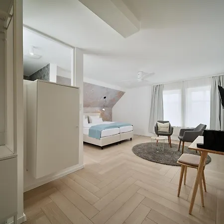 ホテル Siebzehn80 カロリーネンジール