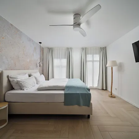 ホテル Siebzehn80 3*